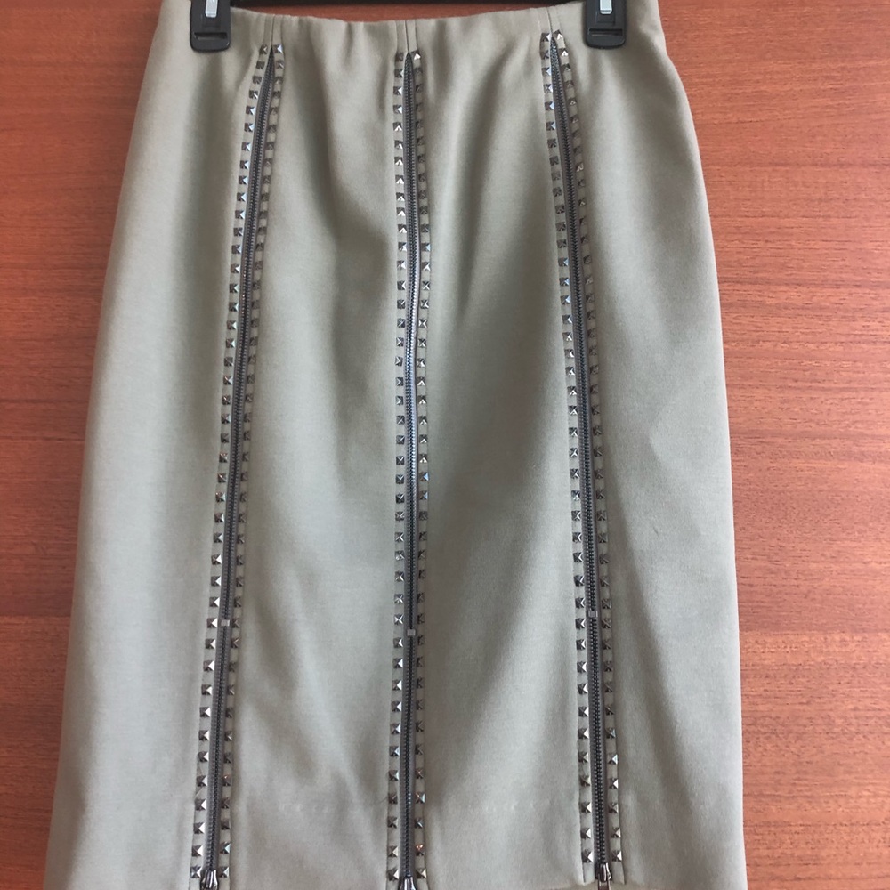 Carlisle olive skirt with zipper detail